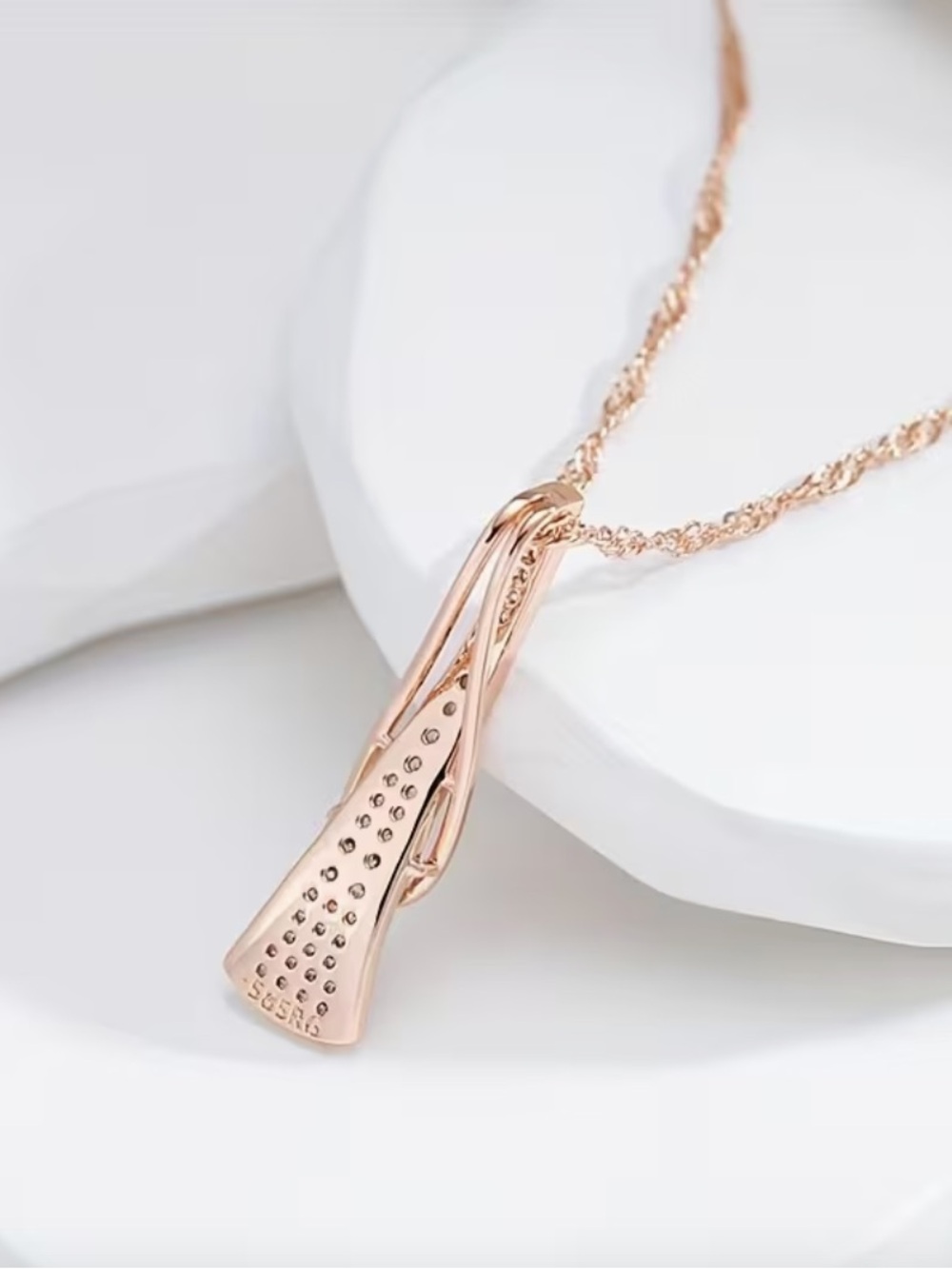 Gold Crystal Teardrop Pendant Necklace. - Picture 3 of 9